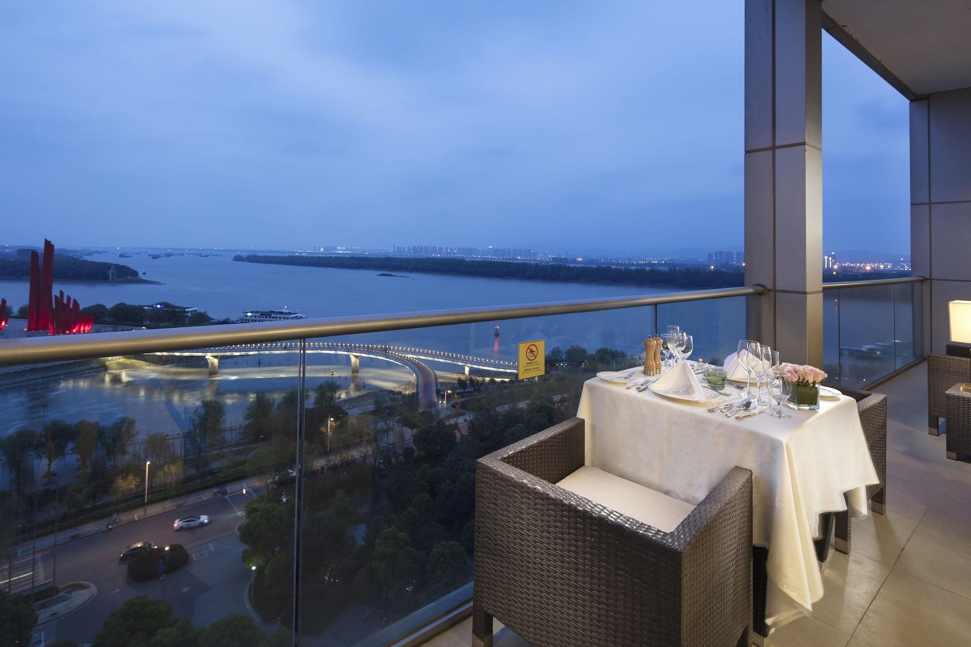 Hilton Nanjing Riverside Екстер'єр фото